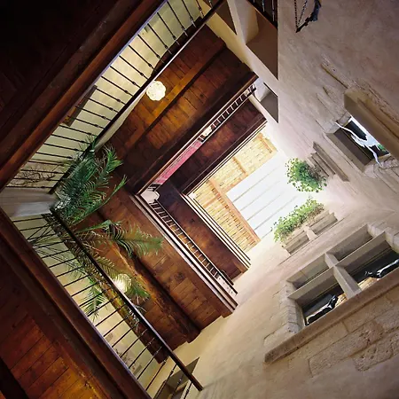 La Maison Des Chapitres Nocleg ze śniadaniem Forcalquier