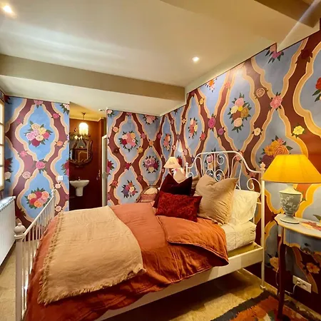 La Maison Des Chapitres Bed & Breakfast *