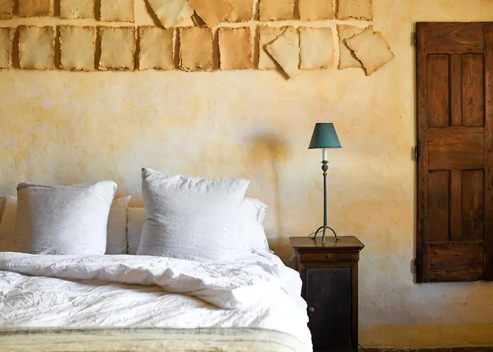 La Maison Des Chapitres לינה וארוחת בוקר