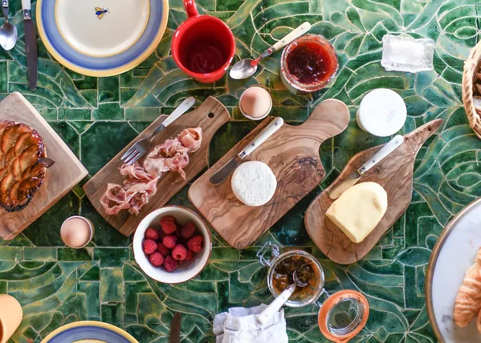 לינה וארוחת בוקר La Maison Des Chapitres *