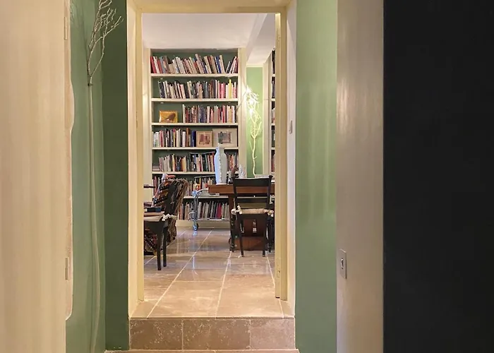 La Maison Des Chapitres לינה וארוחת בוקר